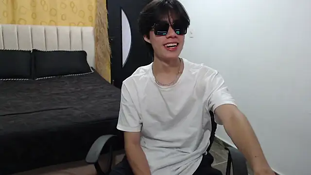 Snapshot of Elio-cam chatting on 01.20.25 Elio-cam online show from 01.20.25