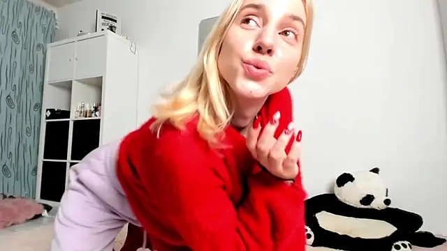 Snapshot of KenzieDawton chatting on 12.13.24 KenzieDawton online show from 12.13.24