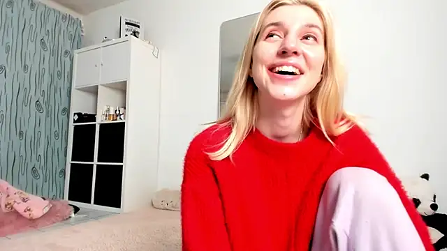 Snapshot of KenzieDawton chatting on 12.15.24 KenzieDawton online show from 12.15.24