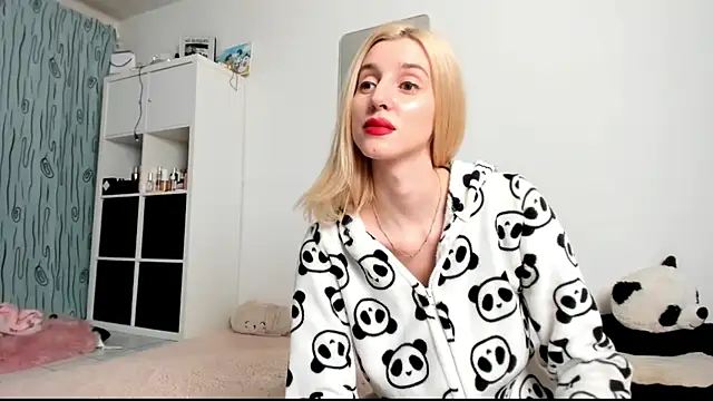 Snapshot of KenzieDawton chatting on 01.12.25 KenzieDawton online show from 01.12.25