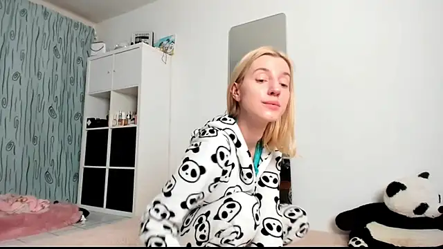 Snapshot of KenzieDawton chatting on 01.15.25 KenzieDawton online show from 01.15.25