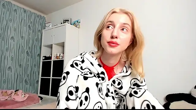 Snapshot of KenzieDawton chatting on 01.26.25 KenzieDawton online show from 01.26.25