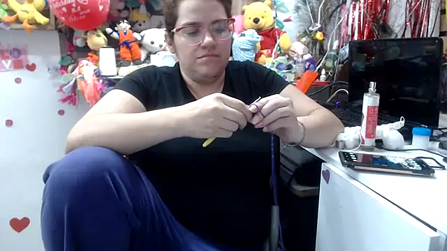 Snapshot of karlythoth@xh chatting on 09.12.25 karlythothxh online show from 09.12.25