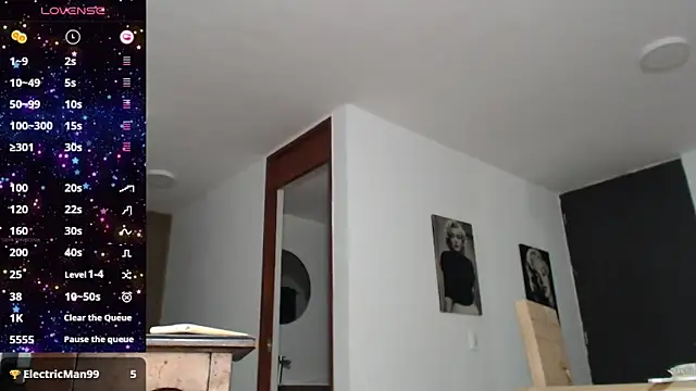 Snapshot of Ferotica_mistress chatting on 12.15.24 Ferotica mistress online show from 12.15.24