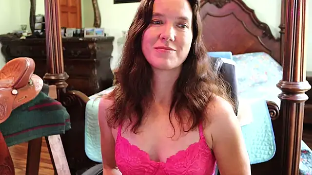 Snapshot of thornburyrose chatting on 10.31.25 thornburyrose online show from 10.31.25