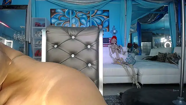 ADRIANNA FOX online show from 10.09.25