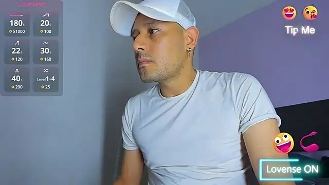 Snapshot of jhonyalzate2 chatting on 12.01.24 jhonyalzate2 online show from 12.01.24