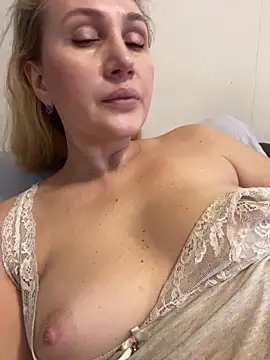 YourBlondee online show from 12.12.24