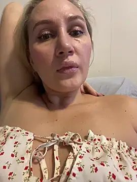 YourBlondee online show from 12.17.24