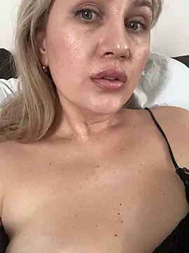 YourBlondee online show from 03.07.25