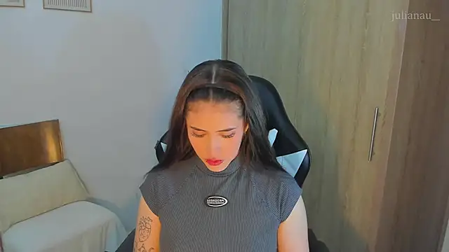 Snapshot of iriswest_ chatting on 12.10.24 iriswest online show from 12.10.24