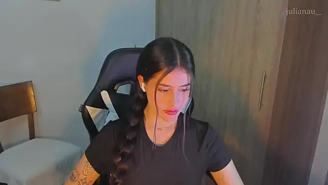 Snapshot of iriswest_ chatting on 12.16.24 iriswest online show from 12.16.24
