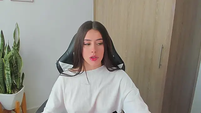 Snapshot of iriswest_ chatting on 12.26.24 iriswest online show from 12.26.24