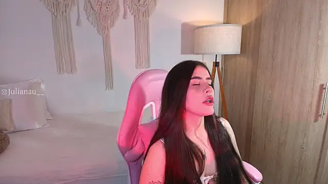 iriswest  online show from 12.03.25