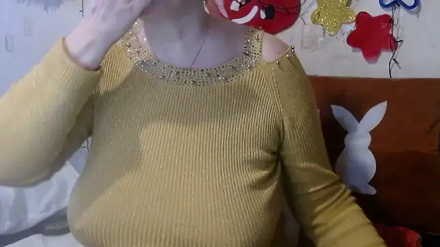 Snapshot of QueenLana chatting on 01.22.25 QueenLana online show from 01.22.25