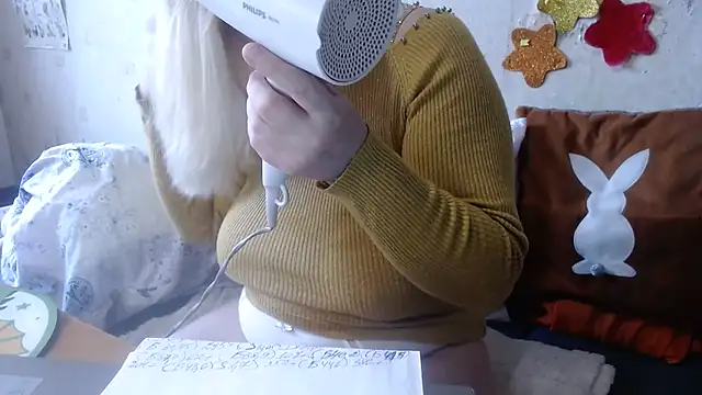 Snapshot of QueenLana chatting on 02.08.25 QueenLana online show from 02.08.25