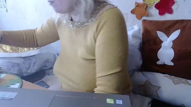 Snapshot of QueenLana chatting on 02.15.25 QueenLana online show from 02.15.25