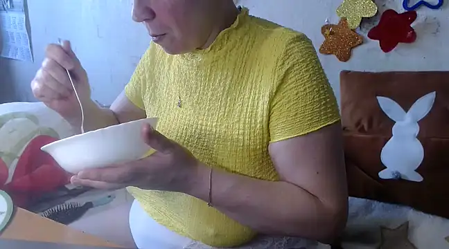 Snapshot of QueenLana chatting on 03.06.25 QueenLana online show from 03.06.25
