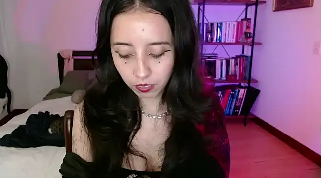 Snapshot of babyluna_8_8 chatting on 01.01.25 babyluna 8 8 online show from 01.01.25