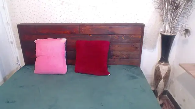 Snapshot of NikkieMilky chatting on 09.18.25 NikkieMilky online show from 09.18.25
