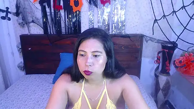 Snapshot of NikkieMilky chatting on 10.15.25 NikkieMilky online show from 10.15.25