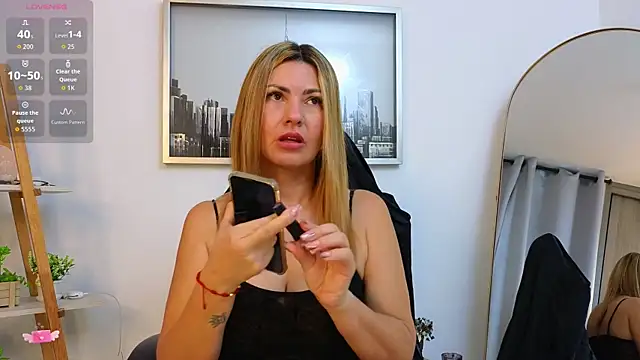 bella  adams online show from 11.26.25