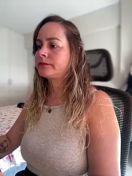 Snapshot of misslulipop chatting on 03.18.25 misslulipop online show from 03.18.25