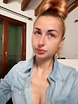 Snapshot of kylie_blck chatting on 02.16.25 kylie blck online show from 02.16.25