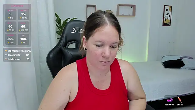 Snapshot of tamy_shine87 chatting on 12.30.24 tamy shine87 online show from 12.30.24