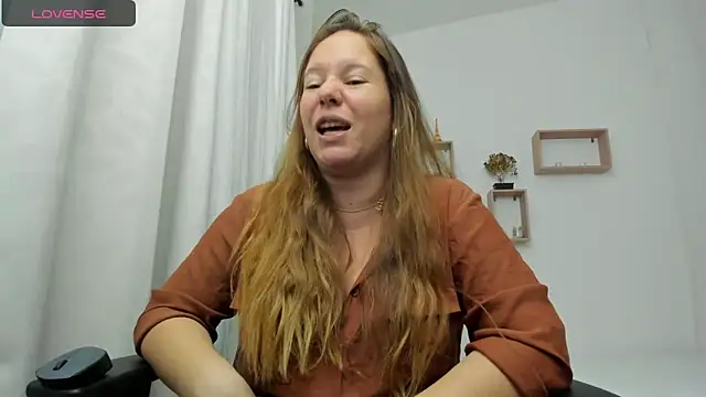 Snapshot of tamy_shine87 chatting on 02.15.25 tamy shine87 online show from 02.15.25