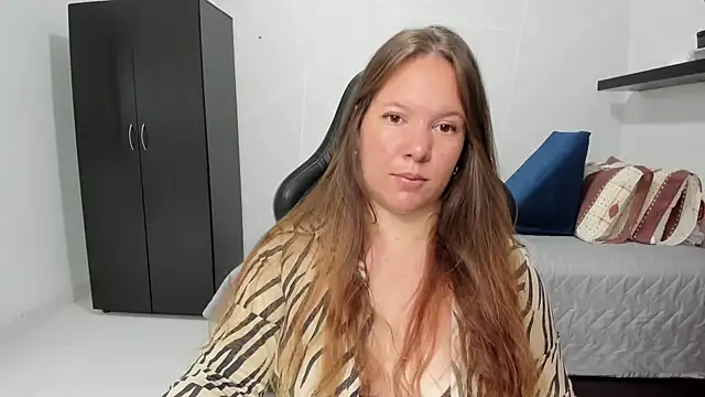 Snapshot of tamy_shine87 chatting on 09.28.25 tamy shine87 online show from 09.28.25