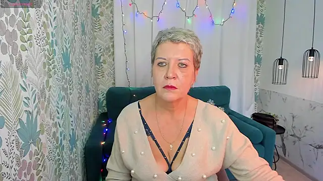 Snapshot of KathySunn chatting on 12.28.24 KathySunn online show from 12.28.24