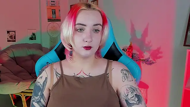Snapshot of AsheLucker chatting on 02.22.25 AsheLucker online show from 02.22.25