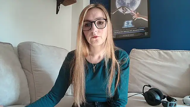 Snapshot of short_sweetpea chatting on 09.30.25 short sweetpea online show from 09.30.25