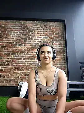 Snapshot of Lucy_Marin chatting on 12.07.24 Lucy Marin online show from 12.07.24