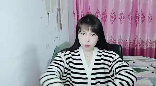 Snapshot of Sunset_glow chatting on 01.25.25 Sunset glow online show from 01.25.25