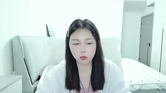 Snapshot of Sunset_glow chatting on 10.19.25 Sunset glow online show from 10.19.25