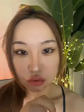 Snapshot of sphynx-_- chatting on 10.28.25 sphynx- - online show from 10.28.25