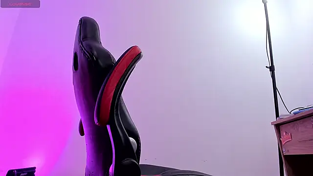 Snapshot of MaryJaneDove chatting on 12.20.24 MaryJaneDove online show from 12.20.24