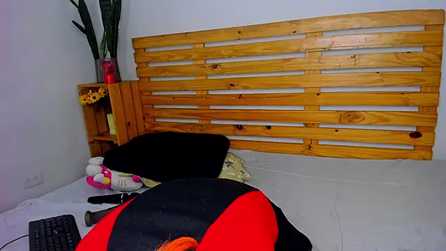 Snapshot of MaryJaneDove chatting on 02.28.25 MaryJaneDove online show from 02.28.25