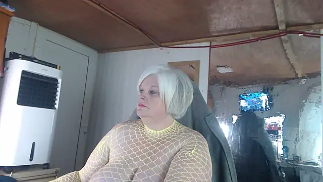 Snapshot of sexychazza16 chatting on 09.24.25 sexychazza16 online show from 09.24.25