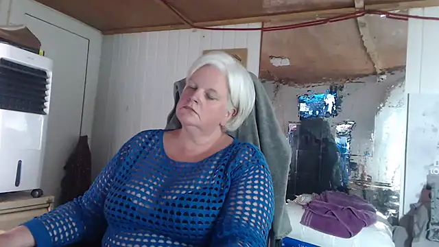 Snapshot of sexychazza16 chatting on 10.06.25 sexychazza16 online show from 10.06.25