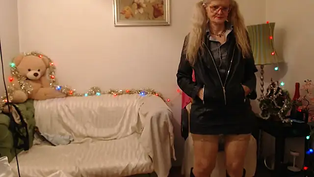 Snapshot of BlairFort chatting on 12.15.24 BlairFort online show from 12.15.24