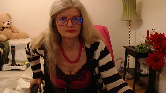 Snapshot of BlairFort chatting on 01.08.25 BlairFort online show from 01.08.25