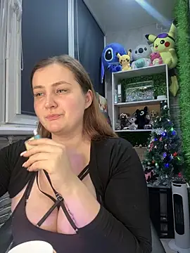 Snapshot of CandyShoopp chatting on 12.25.24 CandyShoopp online show from 12.25.24