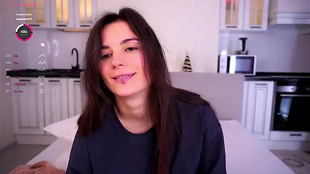 Holla Molly online show from 02.18.25