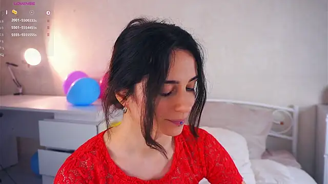 Holla Molly online show from 03.23.25