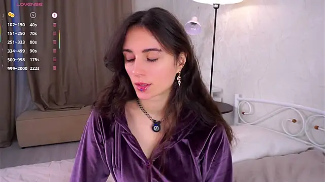 Holla Molly online show from 11.13.25