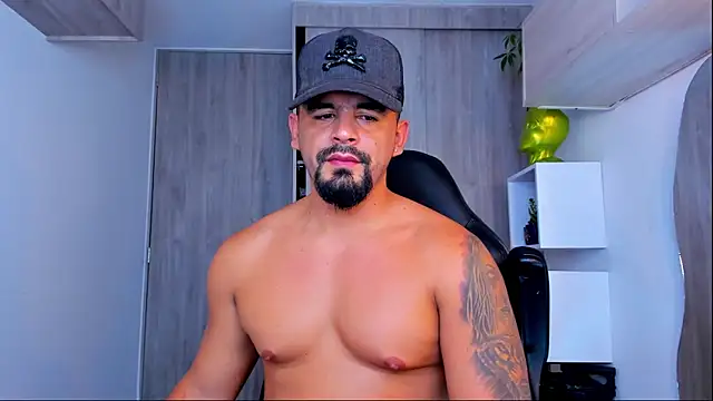 Snapshot of Ricardo_1998 chatting on 02.24.25 Ricardo 1998 online show from 02.24.25