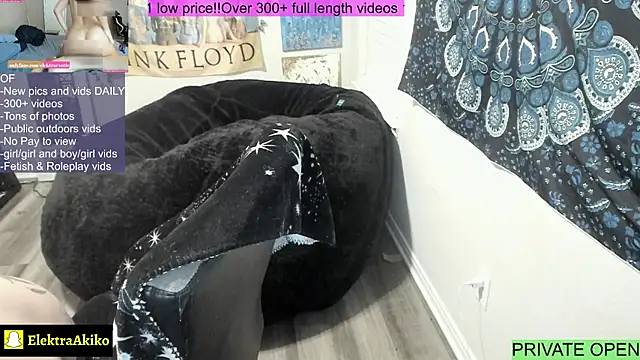 Snapshot of ElektraExotic chatting on 09.18.25 ElektraExotic online show from 09.18.25